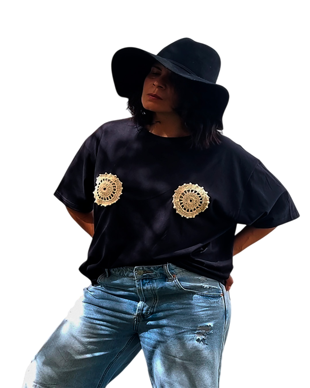 Blusa negra con detalles de crochet artesanal en cuello y mangas